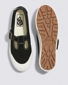 Strap Vans, Traditional Women, Green Vans, Vans Store, Vintage Cottagecore, Vans Style, Retro Nostalgia, Black Vans, Vans Black