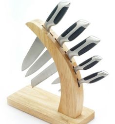 a knife holder with six knives in it