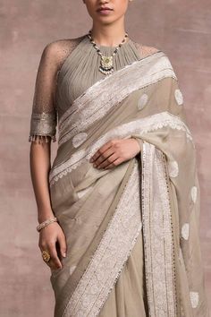 Chiffon Blouses Designs, Simple Saree Designs, Grey Saree, New Saree Designs, Kaftan Designs, Lehenga Blouse Designs, Sarees Silk, Indian Saree Blouses Designs, Saree Blouse Patterns