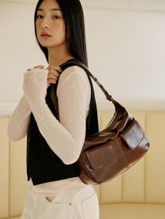 It is a daily bag brand that can be used comfortably every day.- Practical design with two out pockets- Open and close with the hidden magnet- Can be worn as a shoulder bag or a cross bag- Vintage and natural mood Brown On-the-go Shoulder Bag With Pockets, Versatile Everyday Brown Saddle Bag, Casual Brown Saddle Bag For Everyday Use, Everyday Shoulder Bag With Flat Pocket, Versatile Brown Baguette Bag For Travel, Brown Large Capacity Shoulder Bag For Daily Use, Modern Brown Saddle Bag For On-the-go, Brown Baguette Shoulder Bag For On-the-go, Modern Brown Baguette Bag For Daily Use