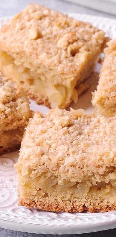 Apple cake slices on a plate Apple Sheet Cake Recipe, Apple Sheet Cake, Apple Crumb Bars, Apple Crumb Cakes, Sheet Cake Recipe, Crumb Bars, Apple Streusel, Apple Crumb