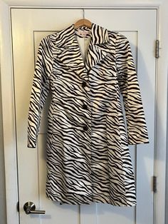 Brand: Via Spiga Styles: Coat, Raincoat, Trench Coat Colors: Brown/White Zebra Stripe with tortoise shell buttons Material: (shell) 68% polyester / 21% nylon / 11% rayon , (lining) 100% polyester Size: Womens XS Condition: excellent stylish, lightweight, and functional. this coat a rare gem. enjoy it. Zebra Print Clothes, Raincoat Trench, White Zebra, Colors Brown, Shell Buttons, Trench Coats Women, Tortoise Shell, Halloween Shopping, Coats For Women