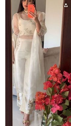 Trendy Outfits Indian, Traditional Indian Dress, Stylish Short Dresses, Salwar Kamiz, Indian Dresses Traditional, Trendy Dress Outfits, Designer Party Wear Dresses, Designer Dresses Casual, Boutique Dress Designs