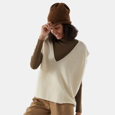 Model is wearing size M. Height is 5'10", bust is 33.4", waist 24.4" and hips 35.8"
Oversized fit
96.3% Cashmere, 3.7% Ethical Wool
Care instruction: hand wash or dry clean
Packaged with 100% biodegradable bag Chic V-neck Knit Top For Layering, Cozy V-neck Fine Knit Tops, Cream Cashmere V-neck Sweater, Cream Fine Knit V-neck Top, Beige V-neck Cashmere Top, Beige Cashmere V-neck Top, Chic V-neck Sweater For Everyday Winter Wear, V-neck Knit Top For Layering, Versatile V-neck Vest For Fall