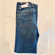 American Eagle High Rise Straight Stretch Jean 25w 0long New With Tags Ripped At Knee High Waisted Baggy Jeans, American Eagle Mom Jeans, Distressed Mom Jeans, Ripped Mom Jeans, Dream Jeans, Jean Color, Jeans American Eagle, Curvy Jeans, High Rise Mom Jeans