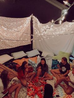 Girl Sleepover, Fun Sleepover Ideas, Sleepover Things To Do, Fotos Goals, Best Friend Photos, Cute Friend Pictures, Summer Plans, Summer Goals