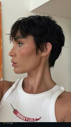 Outgrown Buzzcut, Buzzcut Women, Really Short Haircuts, Brunette Pixie Cut, Japanese Short Hair, Buzz Cut Women, Rocker Hair, Crop Hair