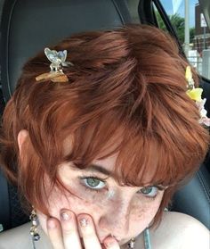 Pixie Cut Hair Color Ideas, Unique Short Hairstyles, Copper Pixie Cut, Ginger Short Hair, Short Ginger Hair, Lily Evans Aesthetic, Cute Hair Ideas, Evans Aesthetic, Aesthetic Marauders