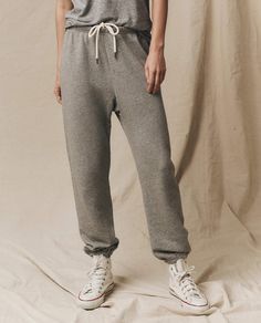 Feminine Blouses, Designer Outfits Woman, Sweatpants, Grey, Sweatshirts, Pants, How To Wear, Tracksuit Bottoms, Trousers