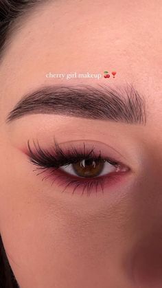 ➡️IG:@paulina_kurkowska Eye Look Brown Eyes, Hoco Makeup Ideas Full Face, Vacation Eye Makeup, Cute Simple Makeup Looks For Brown Eyes, Makeup Ideas For Small Eyelids, Hoco Makeup Red Dress, Different Eye Shadow Styles, Waitress Makeup Looks, Baseball Game Makeup Looks