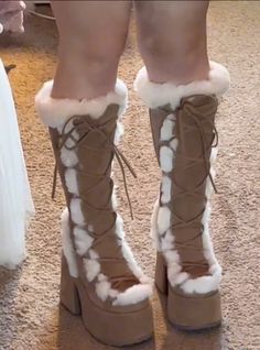 Fluffy Platform Heels, Platform Boots Fluffy, Cute Boots Aesthetic, Platform Boots Aesthetic, Cute Winter Boots, Big Boots, Boots Aesthetic, Fluffy Shoes, Dr Shoes