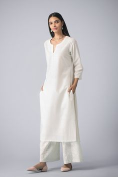 Good Earth - Noor Naira:Jaal Cotton Farshi Plain White Kurti Designs Cotton, Travel Dresses For Women, Travel Dresses, Nykaa Fashion, Yoke Design, Minimal Dress, Long Kurta, Good Earth