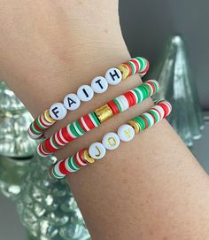 Christmas Bracelet Ideas, Mardi Gras Bracelet, Back To School Gifts For Kids, Cheer Ribbon, Make Clay Beads, Bracelet Business, Clay Bracelets, Beaded Braclets