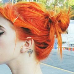 I really wish that my boss would let me do this Bright Orange Hair, Painting Famous, Sunset Hair, Hair Color Crazy, Pretty Females, Hayley Williams