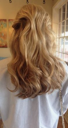 Blonde Hair For Brown Hair, Gold Blonde Aesthetic, Natural Dishwater Blonde Hair, Golden Blonde Aesthetic, Blonde Hair Honey Golden, Golden Summer Hair, Golden Honey Hair Color, Warm Medium Blonde Hair, Golden Blonde Hair Aesthetic