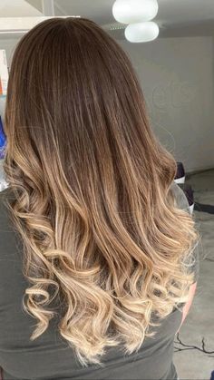 Brown Hair Fade, Ombre Hair Blonde, Brown Hair With Blonde Highlights, Magic Hair, Hair Clips Girls, Natural Hair Color, Green Hair, Hairstyles Haircuts, Ombre Hair