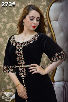 Caftan Simple, Gown Dress Party Wear, Latest Blouse Designs Pattern, Gowns Dresses Elegant, Pakistani Dresses Casual, Kurta Neck Design, Mode Abaya, Blouse Designs Silk