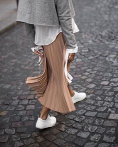 Rok Outfit, Street Styles, White Shoes, Cairo, Skirt Outfits, Look Fashion