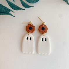 Floral ghost clay earrings, 18k gold plated, hypoallergenic Polymer Clay Earrings Halloween, Ghost Clay, Clay Earrings Halloween, Floral Ghost, Ghost Earrings, Earrings Halloween, School Collection, Drawings Simple, Art Drawings Simple