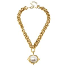 Pair this chunky chain with pearl cab pendant with any wardrobe color and throughout seasons.  Triple plated 24K gold cab pendant with pearl 16 inches with a 3 inch extender chain Handmade in San Antonio, TX Susan Shaw, Necklace With Pearl, Pearl Drop Necklace, Pearl Chain Necklace, Toggle Necklace, Handmade Jewelry Designs, Pearl Set, Fabulous Jewelry, Timeless Jewelry