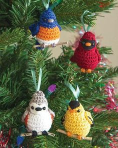 This pattern is written in English only.  For an extra bit of holiday flair, try perching these darling ornaments or gift toppers on a sprig of holly or a faux evergreen branch. Yarn: Light worsted (DK) cotton yarn Finished measurements:2½" tall x 2" wide Materials Needed: * U.S. size D-3 (3.25mm) crochet hook * Stitch markers * Yarn needle * Wool craft felt in white, black and orange * 5mm plastic eyes * 2-3" long twigs, 4 total  * Sewing needle and thread * ¼" ribbon * Polyester fiberfill Patt Crocheted Christmas Ornaments, Four Calling Birds, Crocheted Christmas, شال كروشيه, Confection Au Crochet, Crochet Birds, Christmas Knitting Patterns, Holiday Crochet