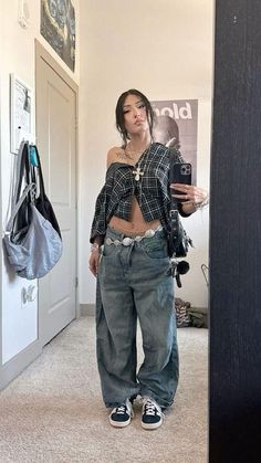 Streetwear Fashion Board, Rainy Day Outfit Y2k, Fancy Baggy Outfits, Baggy Clothes Outfit Women Streetwear, Baggie Clothes Aesthetic, 6th Dimension Clothing, Streetwear Y2k Fashion Women, Street Wear Skirt Outfit, 90s Tomboy Aesthetic