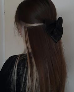 Narcissa Malfoy Inspired Hair, Draco Malfoy Hair Color, Narcissa Malfoy Inspired Outfit, Curly Narcissa Malfoy Hair, Narcissa Hairstyle, Narissa Malfoy Hair, Narcissus Malfoy Hair, Narcissa Malfoy Hairstyle, Blond Underneath