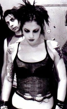 Brody Dale, Chicas Punk Rock, Mode Harajuku, Chica Punk, The Distillers, 80s Goth, 90s Punk, 90s Goth, Smink Inspiration