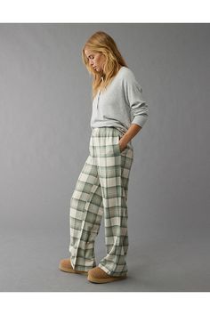 Super soft flannel/American Eagle logo at waistband/Faux button detail/Plaid Hollister Pajama Pants, Christmas Morning Pajamas, Christmas Pants Pjs, Cute Pajamas For Women, Mom Pajamas, Women Christmas Pajamas, Cute Pajama Pants, Pajama Pants Outfit, Plaid Pj Pants