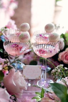 Pink cocktails at a Parisian party. French Bridal Showers, Petals And Prosecco, Paris Bridal Shower, Garden Party Bridal Shower, Parisian Wedding, Parisian Theme, Garden Bridal Showers, Tea Party Bridal