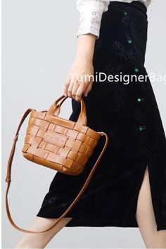 100% Handmade,Handwoven Materials: Top layer soft Napa cowhide Leather,High quality Genuine Leather Color : Black,Green,Brown,White Dimensions : 10.43" -7.28*4.33" *6.3" / 26.5-18.5 *11*16cm (Top lenth-Bottom lenth*Width*Height) -Handle height:3.39" (8.6cm) -Long Strap:37.4-46.6" (95-117cm) Bag weight: 0.37 kg NOTE: Due to the value of the product and the convenience of contacting you during delivery, please note your phone number, thank you! ● This Original Handmade Leather Woven bag is made wi Woven Leather Bag, Bags Leather Handbags, Leather Weaving, One Bag, Woven Bag, Weekender Bag, High Quality Leather, Gifts For Girls, Cowhide Leather