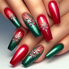 Red Christmas Nails Acrylic, Xmas Nail Art, Red And Green Christmas, Holiday Nail Designs, Cute Christmas Nails, Daisy Nails, Pretty Nail Designs, Christmas Nail Art Designs, Pretty Nail Art Designs