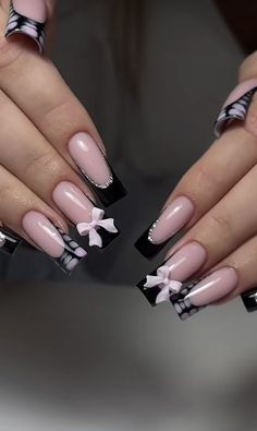 Black And Pink Almond Nails, Oval Nail Shapes, Black Coquette Nails, Nails In White, Black Nails Ideas, Bow Nails, Black Acrylic Nails, Nagel Tips