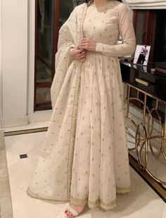 White Aesthetic Dress Indian, Chudidar For Wedding, White Anarkali Styling Ideas, Dress Idea For Eid, Off White Party Wear Suit, White Bridal Anarkali, Nikkah Shalwar Kameez, Desi Pakistani Outfits, Simple Nikkah Outfit Hijab