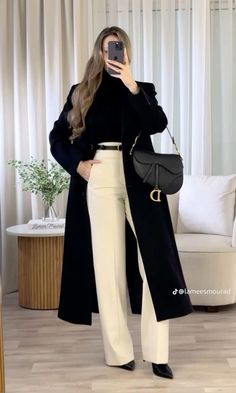 Formal Wear Women Winter, Winter Formal Looks For Women, Elegant Stay At Home Outfit, Winter Formals For Women, Black Chic Outfit Classy, White Pants Office Outfit, Casual Elegant Outfits Winter, Formal Outfits For Women Winter, Classy Black And White Outfits