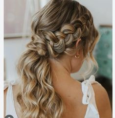 Hair Styles Design, Trendy Haircuts For Long Hair, Bridesmaid Ponytail, Girls Hair Styles, Wedding Ponytail Hairstyles, Wedding Ponytail, Curled Ponytail, Large Curls, Bridal Braids