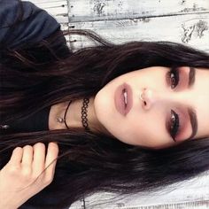 grunge makeup// nude lips + winged eyeliner and smokey eye pinterest: @mallgothica 90s Makeup, Style Indie, Makeup Hacks, Grunge Look, Grunge Makeup, Winged Eyeliner, Makati, Grunge Hair