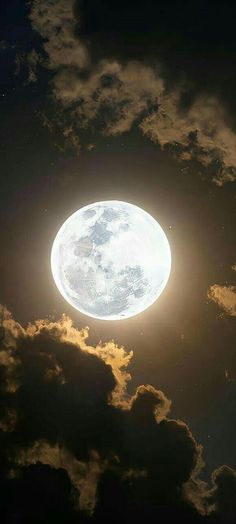 an image of the moon in the clouds