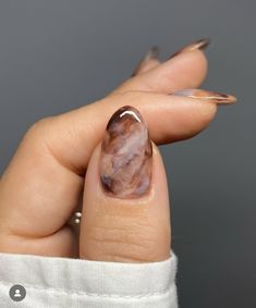 Aesthetic Nail Ideas, Cabelo Pin Up, Aesthetic Nail, Fall Nail Art, Brown Nails, Marble Nails, Nail Art Ideas, Fall Nail, Classy Nails