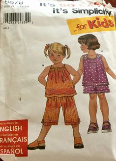 Simplicity 9678 | Toddlers Top, Shorts, Pants Pattern | For woven fabrics | uncut | Size 1/2 to 4 From a pet and smoke free studio. Toddler Summer Outfits, Toddler Top, Toddler Summer, Sewing Patterns Girls, Pants Sewing Pattern, Motif Vintage, Simplicity Sewing, Couture Vintage, Simplicity Sewing Patterns