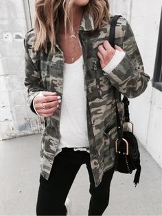 Cameo Jacket Outfit, Cute Camo Outfits, Camo Fashion, Camo Outfits, Camo Jacket, Edgy Fashion, Looks Style, Jacket Outfits, Fall Winter Outfits