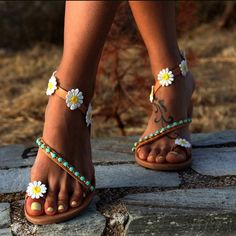 Bohemian Sandals, Gladiator Sandals Heels, Embellished Flats, Flower Sandals, Floral Sandals, Boho Sandals, Chic Sandals, Sneakers Looks, Womens Summer Shoes