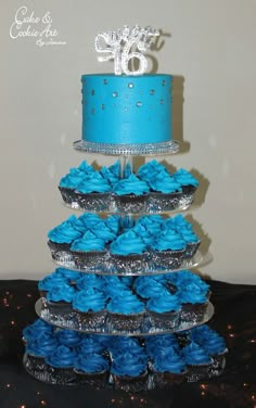 Blue cake and cupcake tower Ombré blue sweet 16 sweet sixteen Sweet 16th Birthday Cakes, 16th Birthday Cakes, Sweet 16 Cupcakes, Cupcake Rosa, Blue Sweets, Sweet 16th Birthday, Blue Sweet 16, Sweet 16 Centerpieces