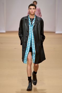 Prada - Spring 2023 Menswear https://www.vogue.com/fashion-shows/spring-2023-menswear/prada/slideshow/collection#16 Fashion Ss23, Prada Spring 2023, Prada 2023, Double Denim Looks, Faux Fur Fashion, Prada Spring, Normal Clothes, All Jeans, Double Denim