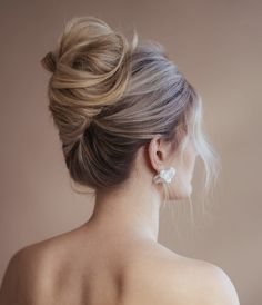 Brunette bride with modern french twist hairstyle for wedding. Modern French Twist Hair, French Knot Wedding Hair, Blonde French Twist, Wedding Hairstyles French Twist, French Twist With Flowers, Soft French Twist Updo, Loose French Twist Updo, French Twist Bridesmaid Hair, Bridal Hair French Twist