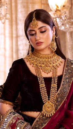 Desi Bride Makeup, Pakistani Bridal Makeup Red, Rani Haar Gold, Unique Gold Jewelry Designs, Pakistani Bridal Makeup, Delicate Gold Jewelry, Rani Haar, Bengali Bride