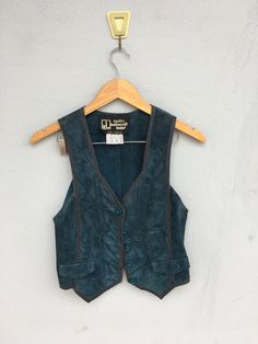 size 36 europe 8 us made in england material suede leather condition 7/10 measurement  pit to pit 15.5 lenght 20 inches shoulders:11 rn:sept 1 leather Vintage Fitted Leather Vest, Fitted Vintage Leather Vest, Sept 1, Womens Jackets, Womens Vest, Vintage 70s, Suede Leather, Leather Women, Personal Style