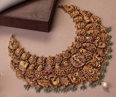 Gold Temple Jewellery, New Gold Jewellery Designs, Gold Necklace Indian, Temple Jewelry, Gold Bridal Jewellery Sets, Half Saree Designs