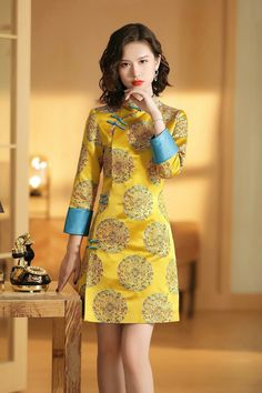 ⭐⭐Traditonal suit for Chinese Spring Festival-Bainian 拜年服；  Great New year presents for wife/Mother/Daughters;  Premium Quality and Finishing; Very Soft and light weight! ⭐ Perfect for daily leisure or formal events;  Design High Lights: Loose Cheongsam hemline; Above knee Hemline to show taller;  Vintage Chinese Ancient Royal Pattern; Pockets by two sides; Match tips: For tall people more than 173cm; this dress might be shorter, can match match to tight Pants In White or black /Loose Trumpet pa Trumpet Pants, Vintage Qipao, Moda China, Mother Daughters, Royal Pattern, High Split Dress, Book Fashion, Modern Cheongsam, Chinese Vintage