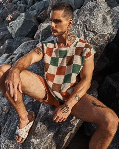 Vocês já conhecem a nossa coleção ORIGEM? 🤎🍂 Colete patchwork crocheê + microshort marrom acesse no www.modadepedro.com.br #ModaMasculina #EstiloMasculino #TendenciasHombres #OutfitMasculino #FashionMen #Streetwear #HombresConEstilo #StyleTips #LookDelDia #FashionInspo #MenWithStyle #OOTDMen #ModaParaHombres #MensFashionTrends #ModaYEstiloMasculino Patterned Shorts, Tattoos For Guys, Summer Outfits, Skirt, Pattern, Patchwork